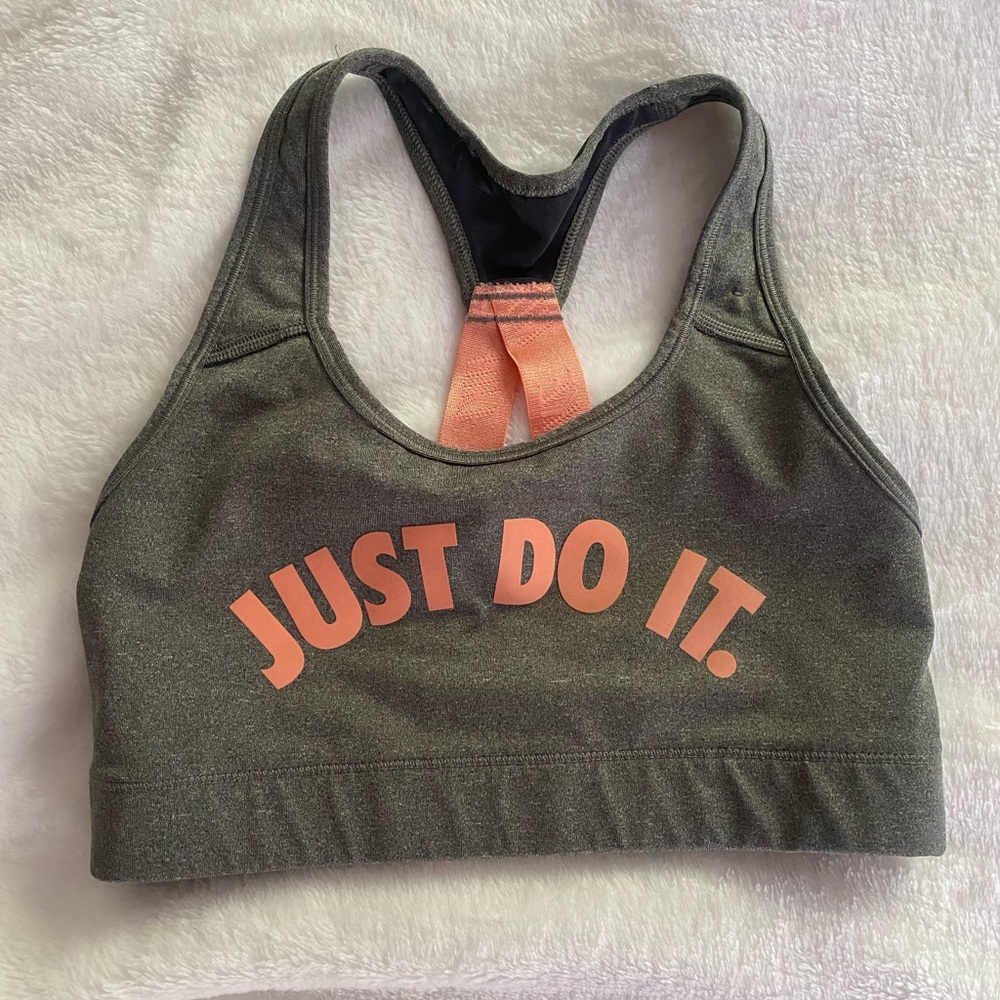 Nike sports bra size small